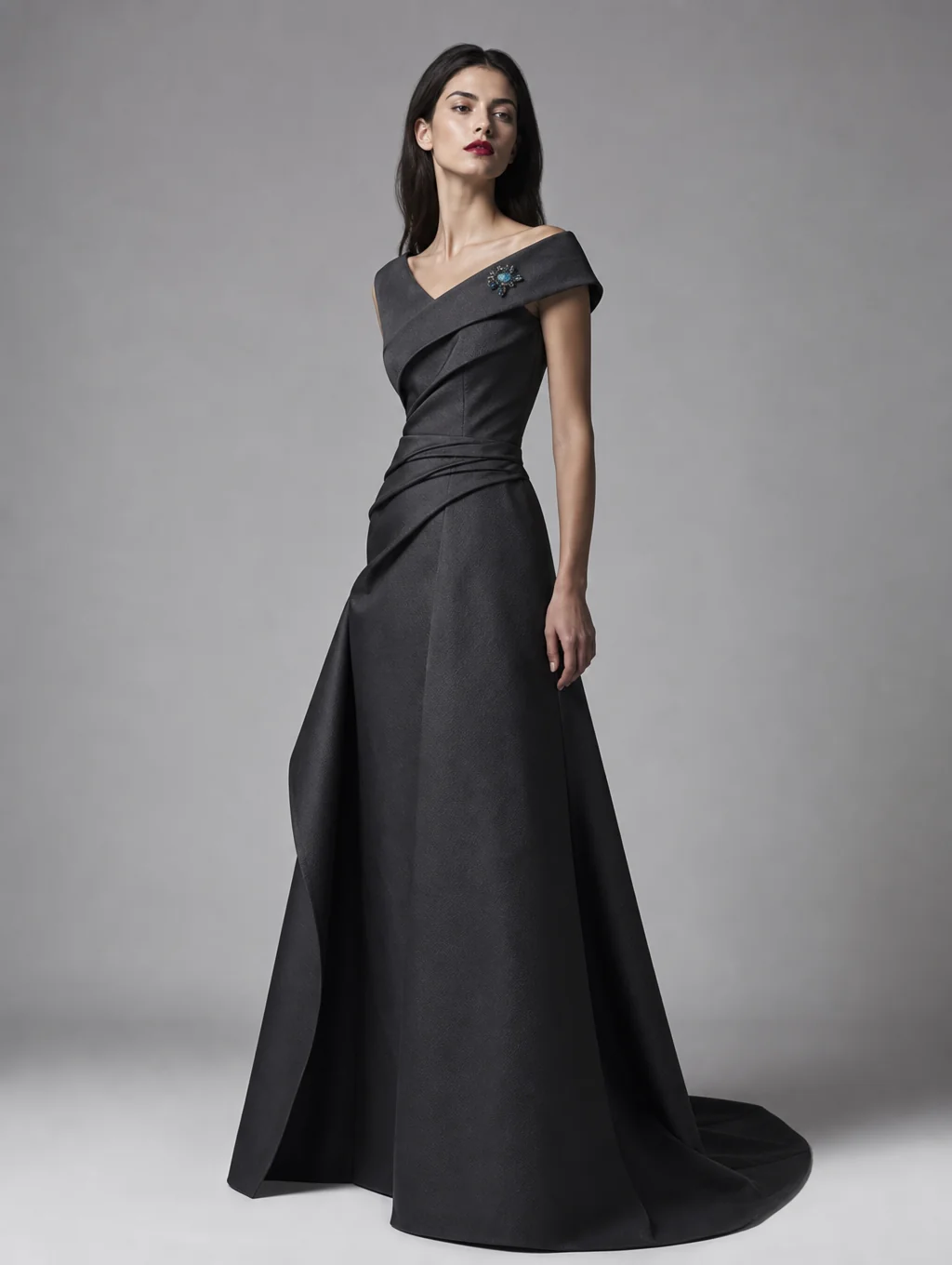 Modelo em pose ousada de editorial de moda de alto impacto